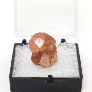 Hessonite Garnet crystal from Jeffrey mine, Quebec Canada specimen perky box thumbnail stone TN1026-28 structure minerals image 1