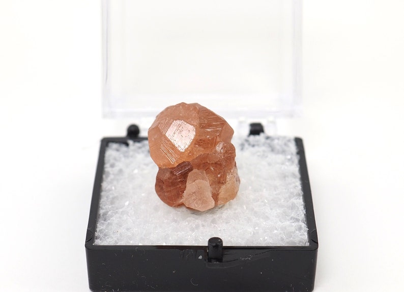 Hessonite Garnet crystal from Jeffrey mine, Quebec Canada specimen perky box thumbnail stone TN1026-28 structure minerals image 1