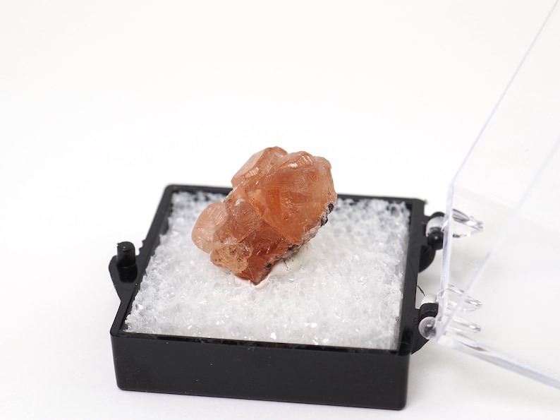 Hessonite Garnet crystal from Jeffrey mine, Quebec Canada specimen perky box thumbnail stone TN1026-28 structure minerals image 3