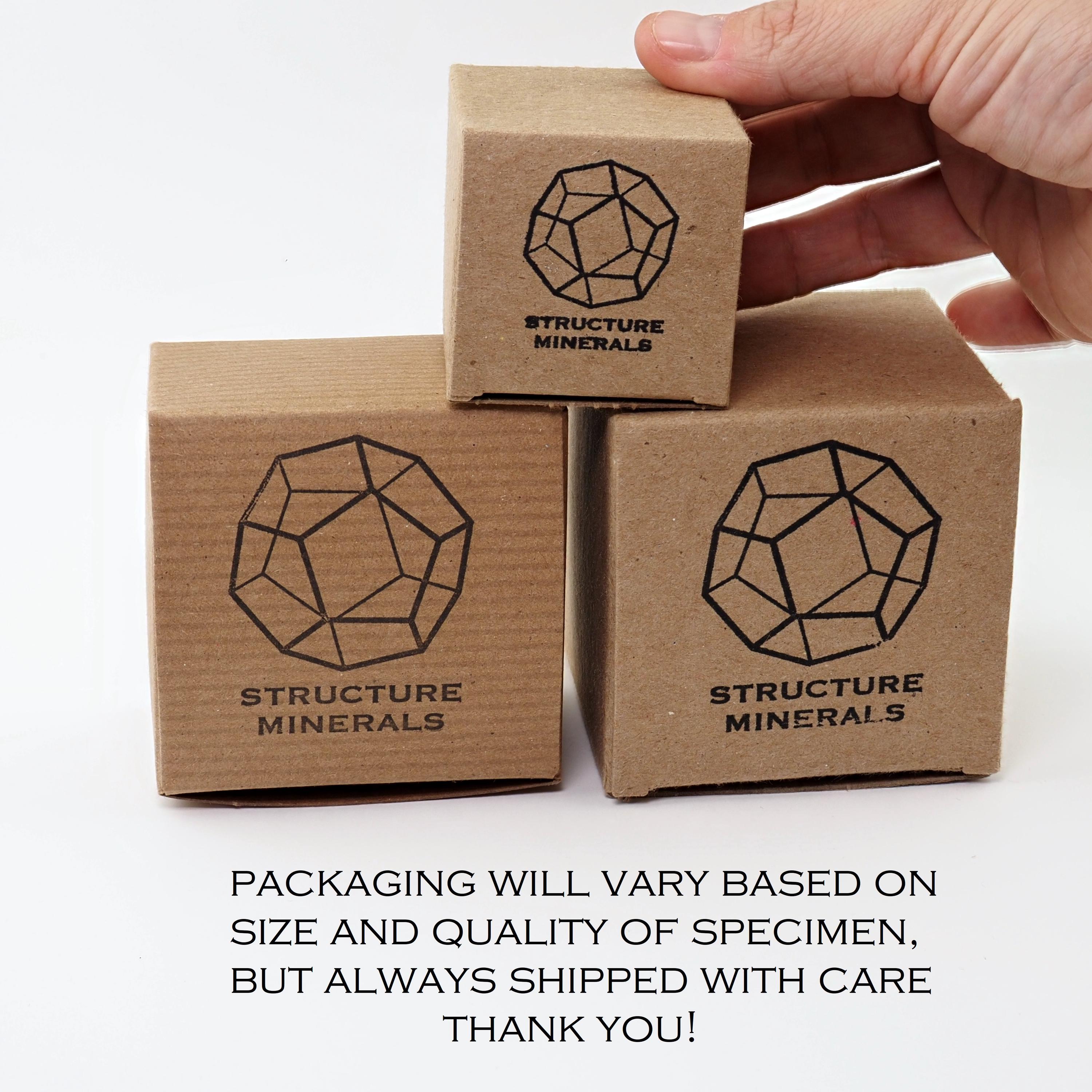 アズライト鉱物標本：ナミビア、ツメブ鉱山産天然石（37 mm x 39 mm x