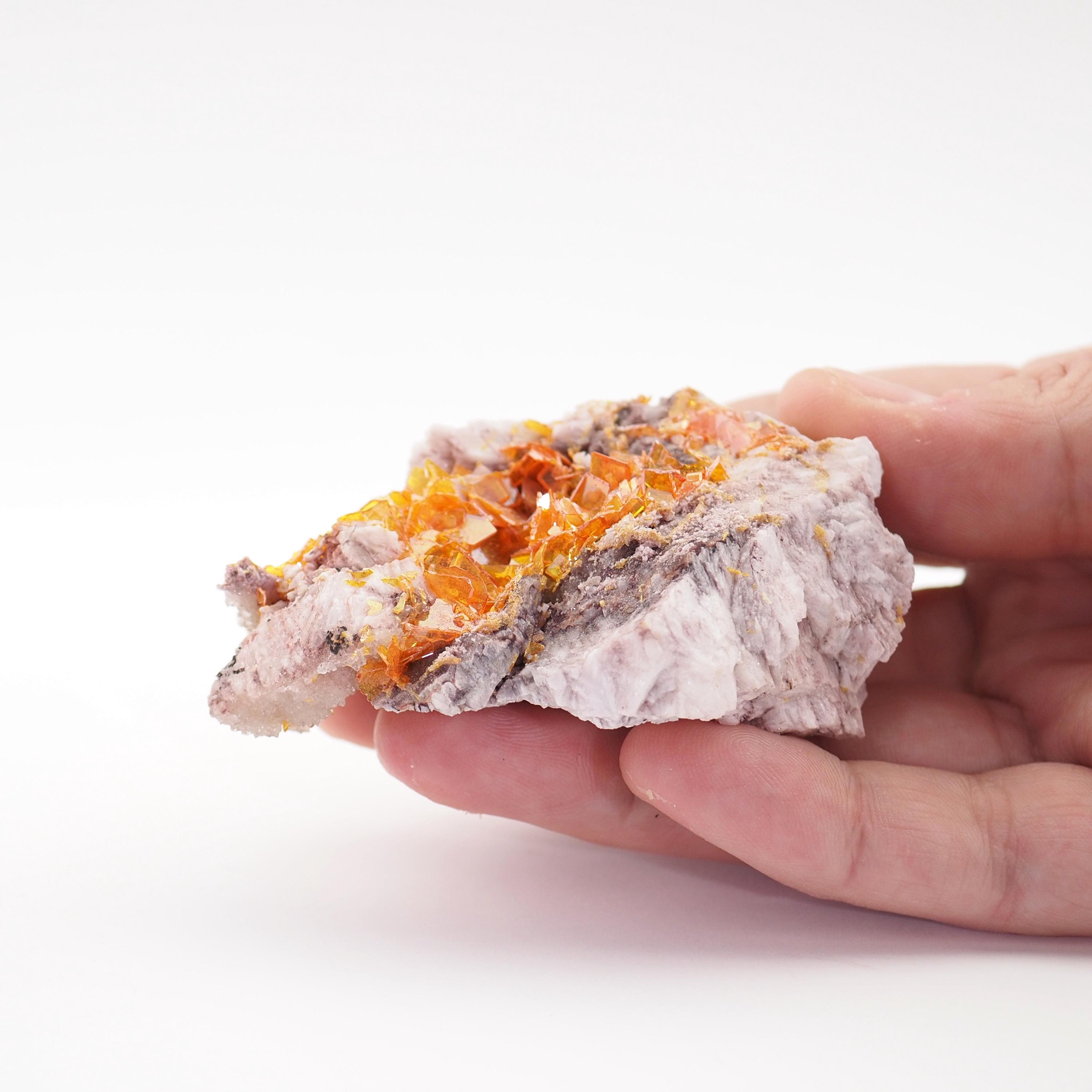 オレンジ色のウルフェナイト結晶（母岩）：アリゾナ州ローリー鉱山（69