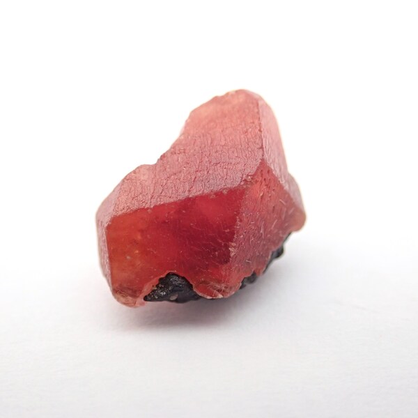 Rhodochrosite crystal from Peru - 3.1gm / 13mm x 16mm x 11mm (B4123)