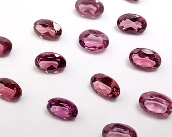 ONE Rhodolite Garnet gemstone from Mozambique - 6x4mm