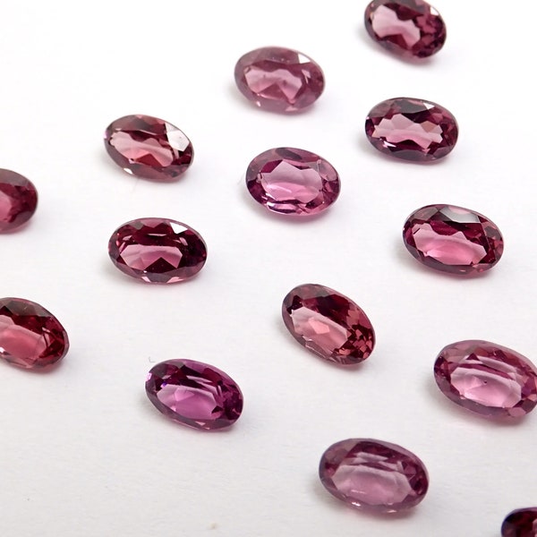 ONE Rhodolite Garnet gemstone from Mozambique - 6x4mm