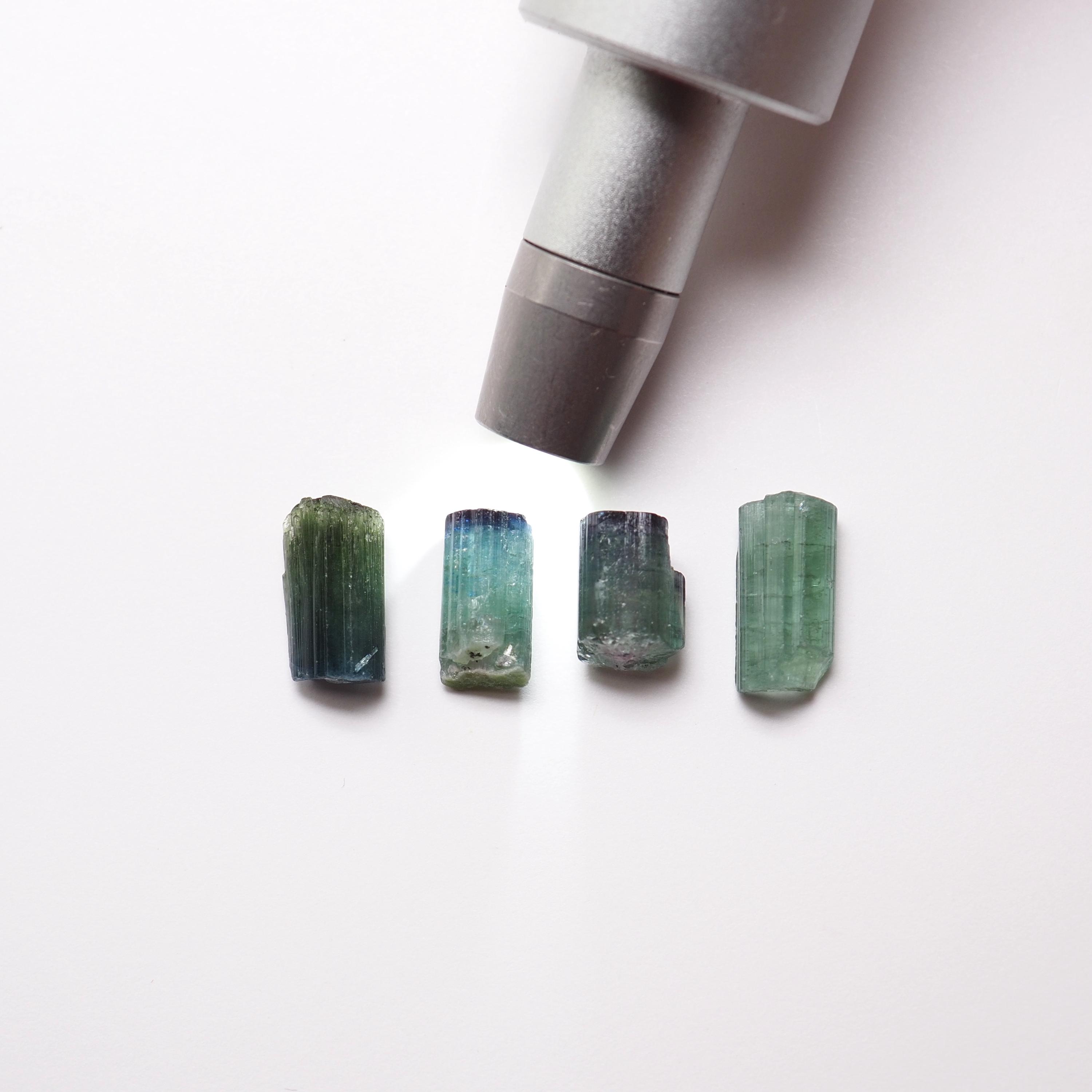 原石ブルーグリーントルマリン結晶：ブラジル、サンタローザ鉱山（3.2