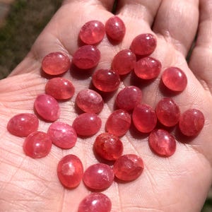 Rhodochrosit rosa Oval Cabochon: Catamarca, Argentinien - 10 x 8 mm Bild 2