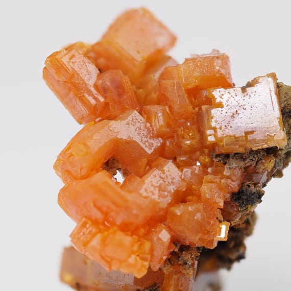 米国ネバダ州モービル鉱山産ウルフェナイト結晶天然オレンジ石鉱物標本