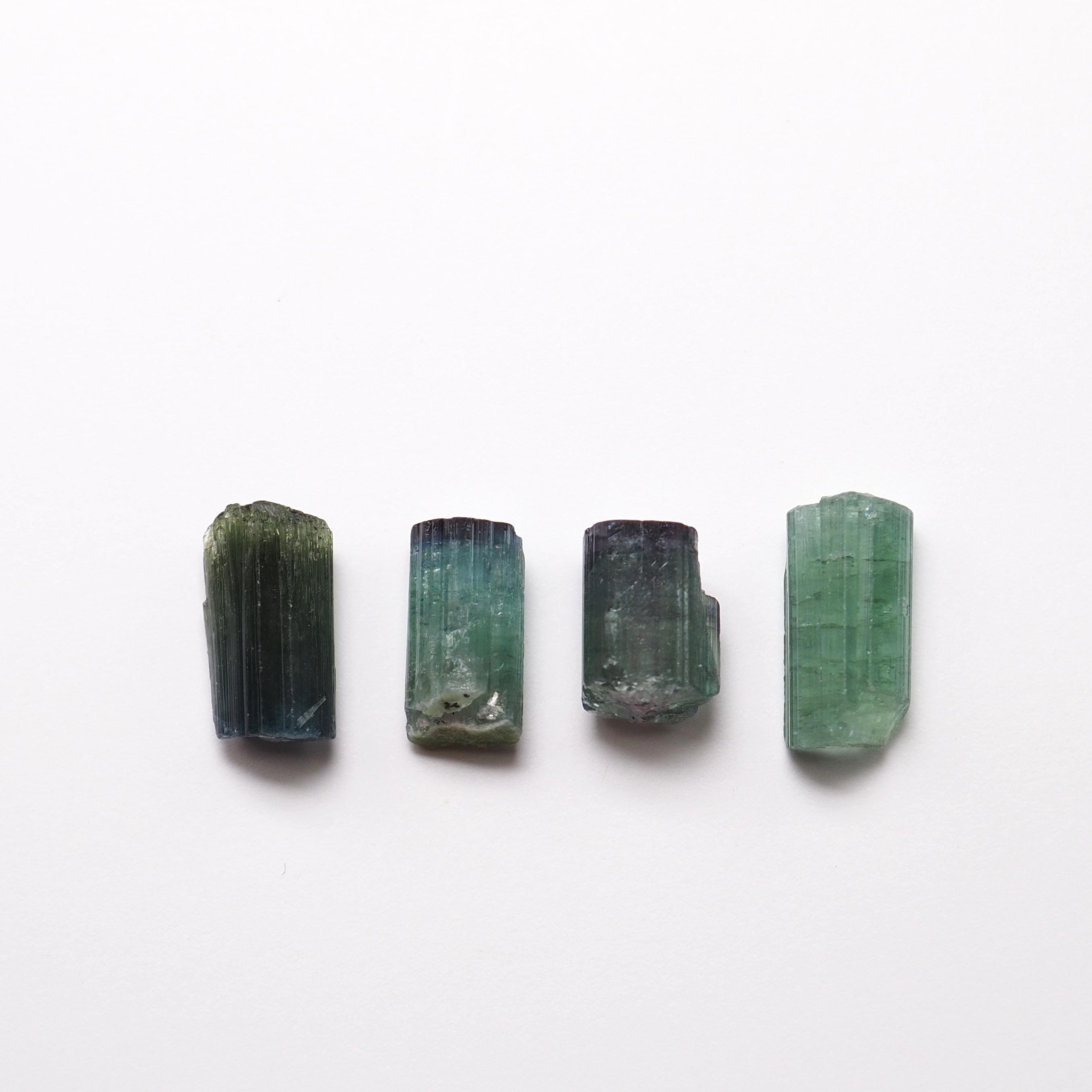 原石ブルーグリーントルマリン結晶：ブラジル、サンタローザ鉱山（3.2