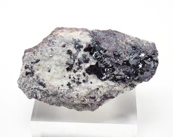 Cristales de cuprita en matriz, muestra mineral (52 mm)