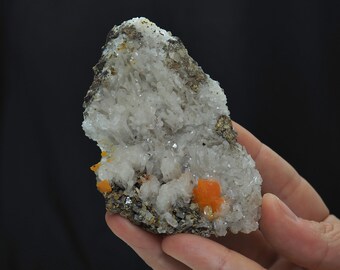 Wulfenite crystal and Hemimorphite from Mexico - 95mm x 60mm x 30mm (F622.4-6)