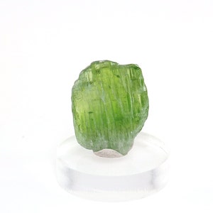 Tremolite crystal from Tanzania - 1.9gm / 18mm x 14mm x 4.9mm (B10013) structure minerals