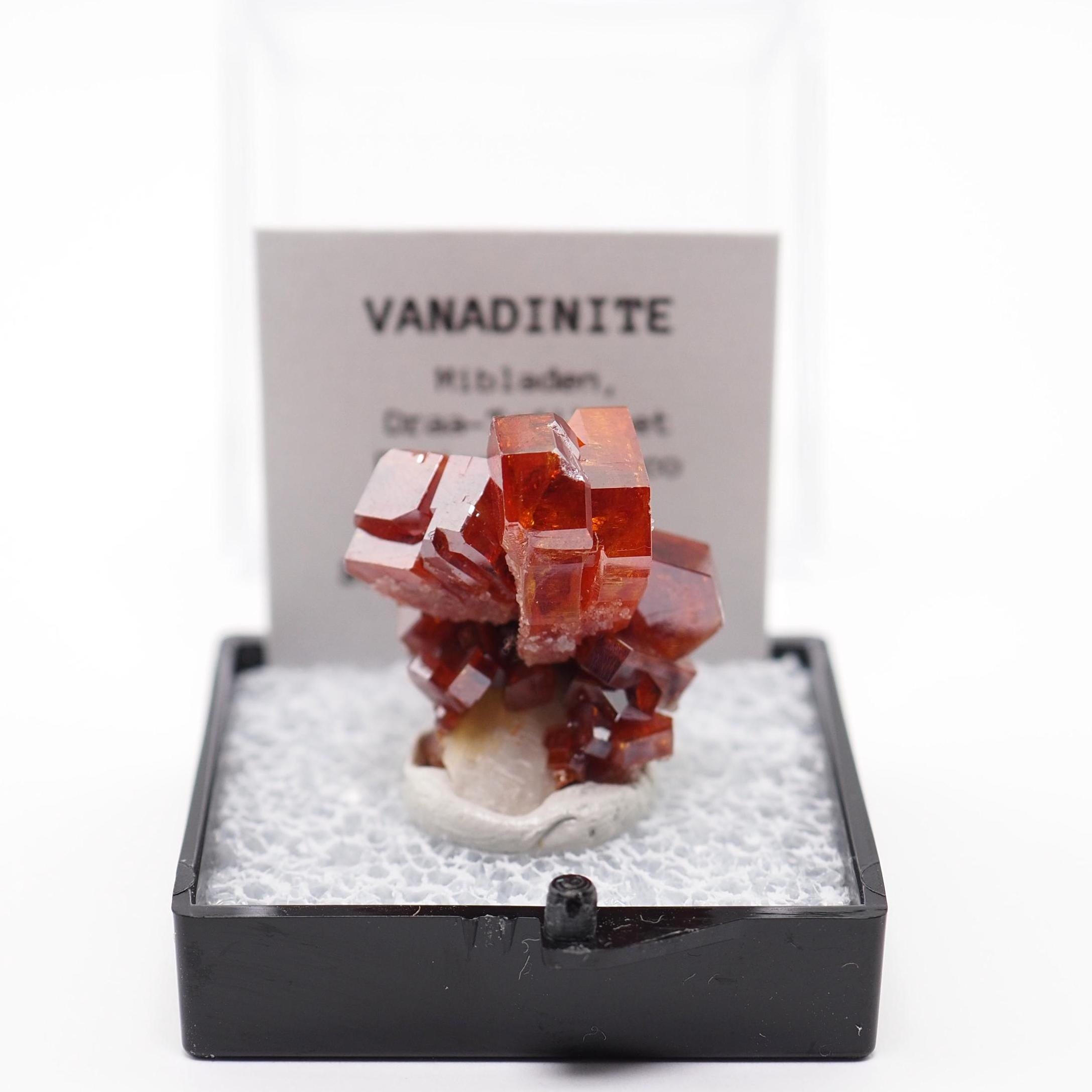 モロッコ、ミブラデン産のバナディナイト結晶クラスター天然石鉱物標本