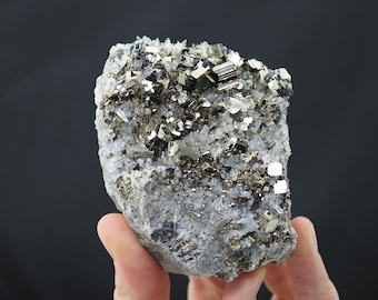 Pyrite and Quartz from Peru - 424gm / 89mm x 66mm x 55mm