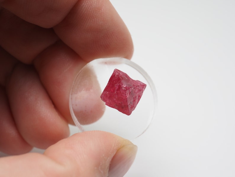 5.5ct 11mm x 8.5mm c 8.9mm Spinel crystal from Tanzania F78904