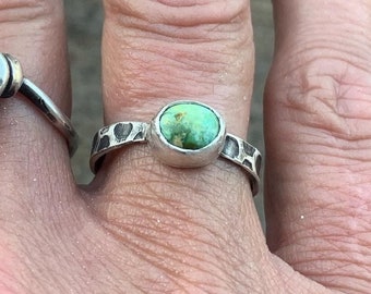 Sonoran gold turquoise ring, minimalist ring, honeycomb band, gift for her, delicate green turquoise simple handmade jewelry, Size 7
