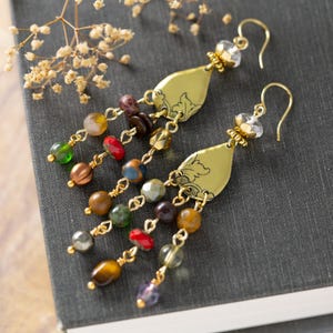 Lange mehrfarbige Perlen Boho Ohrringe, einzigartiger handgemachter bunter Zinn Schmuck