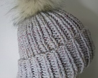Handgebreide dikke muts met pompom