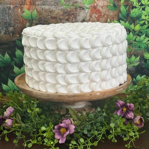 Fake Cake for Display – Realistic Faux White Cake for Weddings, Photoshoots, Events & Decor