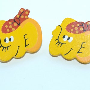 Yellow Painted Elephant Button Set. Size 7/8&quot;. Set of 2