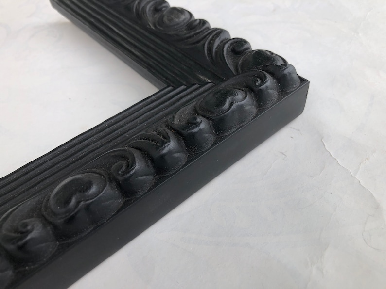 2" Ornate Satin Black Picture Frame, Carved Gothic Frame, A5 A4 A3 A1 5x7 8x8 8x10 8.5x11 9x12 10x10 12x12 11x14 16x20 18x24 24x30 Bild 4