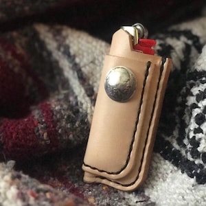 Custodia in pelle per ACCENDINO da utilizzare con accendino BIC con concho in nichel di bufalo fatto a mano - personalizzabile
