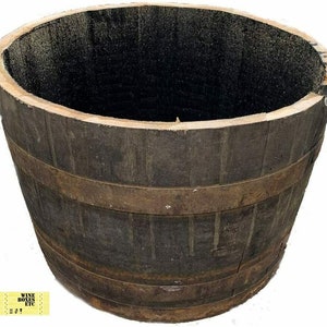 Ein HÄLFTES WHISKY-FASS - Perfekter Pflanzentopf für den Garten - Übertopf/ Wanne/Topf/ Trog Rustic Inc Lieferung