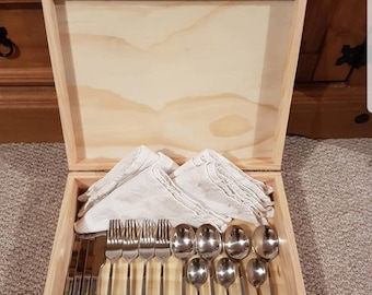 CLOS DES LUNES - Traditional French Wooden Wine  Box  / Crate / Storage unit (3 bottle size) - Ideal Cutlery box, craft box, sewing box