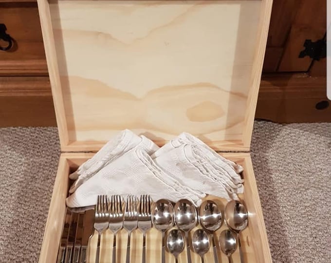 CLOS DES LUNES - Traditional French Wooden Wine  Box  / Crate / Storage unit (3 bottle size) - Ideal Cutlery box, craft box, sewing box