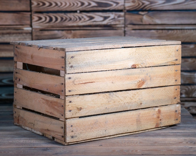 Vintage Wooden Apple Crate WITH LID, Rustic Wood Box, Wedding Decor, Farmhouse Log Storage, Cottage Living, Photo Prop