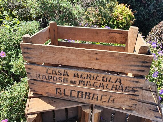 VINTAGE WOODEN 3 SLATTED APPLE FRUIT CRATES RUSTIC OLD BUSHEL BOX SHABBY CHIC /"/"