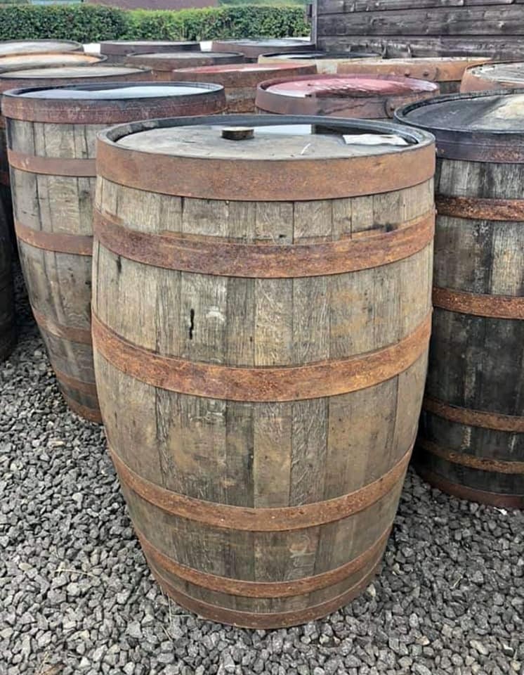 Barril de roble de 2.5 galones (Serie de destilería - aros de acero, sin  barnizar) con soporte de madera, boung y espita - Barril de whisky de roble