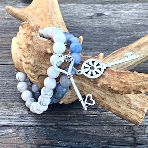 LOCK & KEY Love Charm Kralenarmband Antiek Verzilverd op Howliet en Blauwe Aventurijn Kralen
