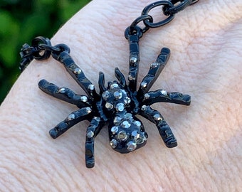 TseenYi Collana con ciondolo a forma di ragno nero, stile gotico, stile punk, con ragno scuro, gioiello per donne e ragazze, idea regalo, Metallo