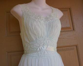 Vintage 1960s babydoll nightgown slip size small 60 pastel