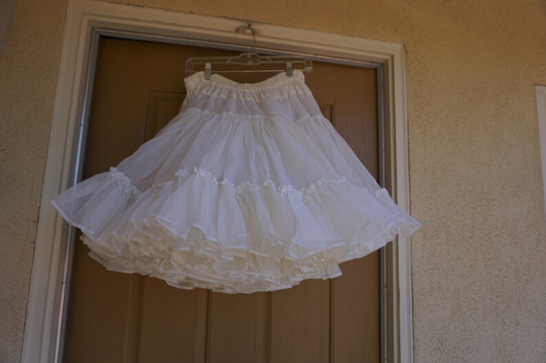 large square dance Halloween costume tutu skirt Bettys Original Vintage 80s off white full petticoat Medium