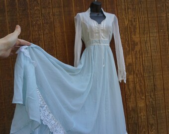 Gunne sax size 7 pastel blue prairie dress lace maxi adjustable tie at the back of the waist with long sleeves 70s 1970s