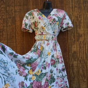 1980s floral dress size 10 medium cotton/polyester blend 80s 90s floral dress 1980s 1990s shoulder pads belted