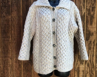 Plain wool heavy kinit sweater beige size medium button front