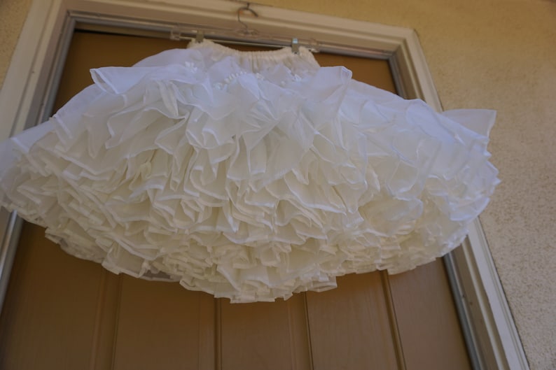 large square dance Halloween costume tutu skirt Bettys Original Vintage 80s off white full petticoat Medium