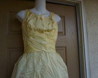 Vintage 1950s 1960s pastel yellow prom dress gown with back metal zipper estimated size small 50s 60s prom