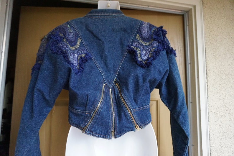 Vintage 80s 90s cropped blue denim jean jacket size medium by Johnnie Five women/'s shoulder pads zipper back