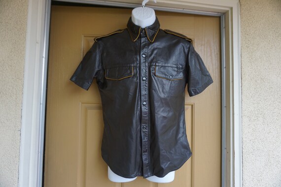 DAMAGED Mens large snap collared leather short sle