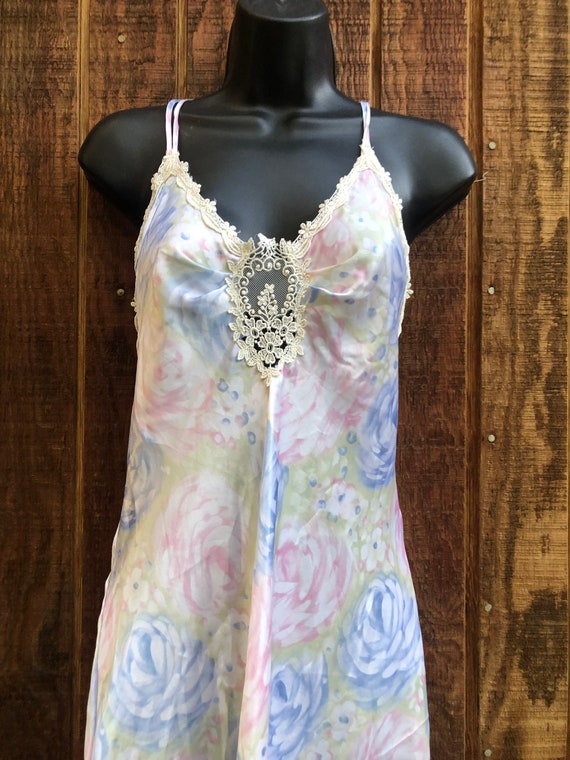 Vintage floral long nightgown romantic medium