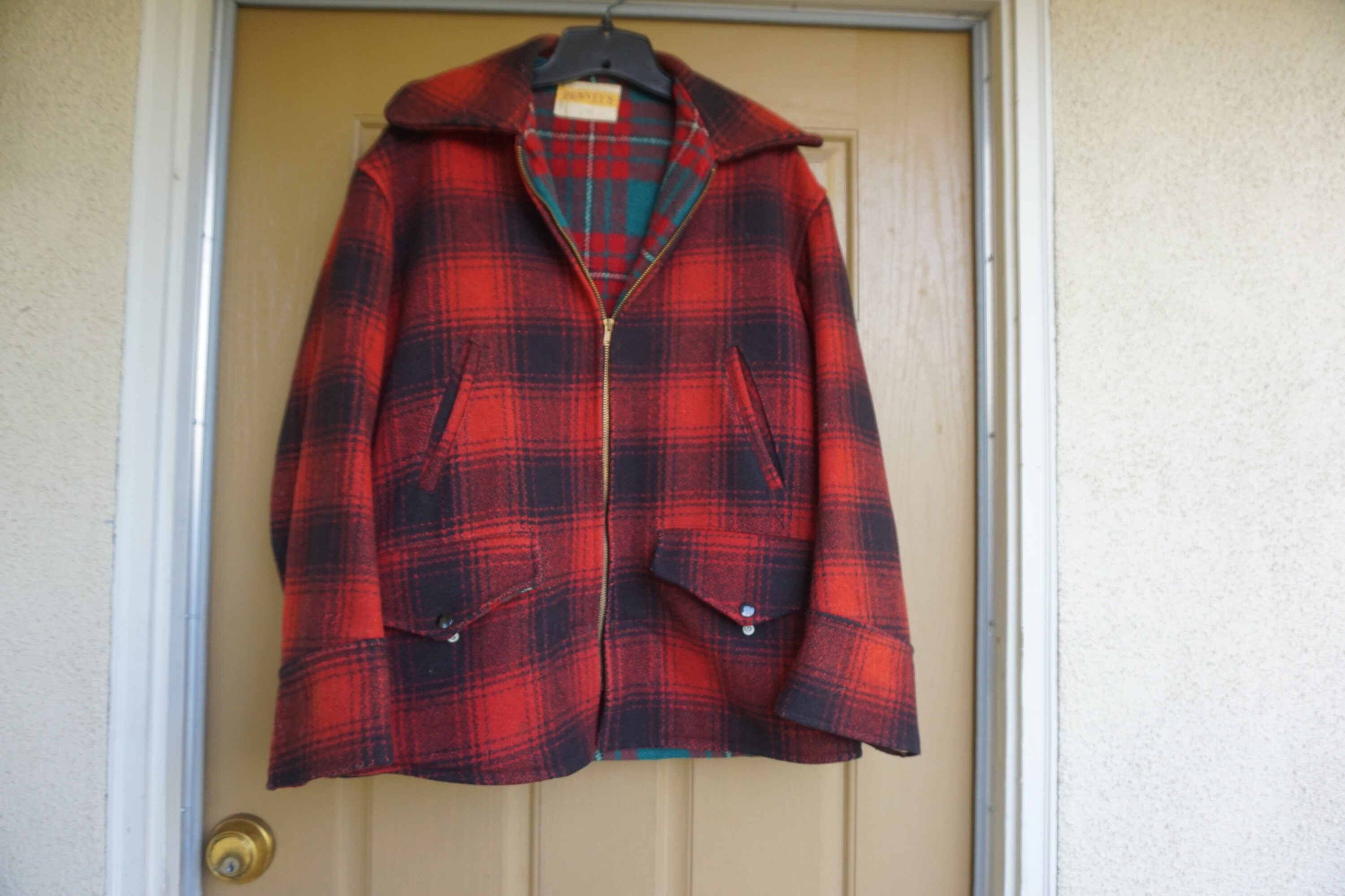 Heavy Jacket Coat Mens Size 40 Red and Black Plaid Wool JC