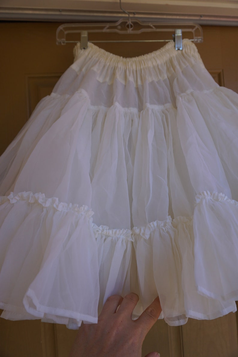 large square dance Halloween costume tutu skirt Bettys Original Vintage 80s off white full petticoat Medium