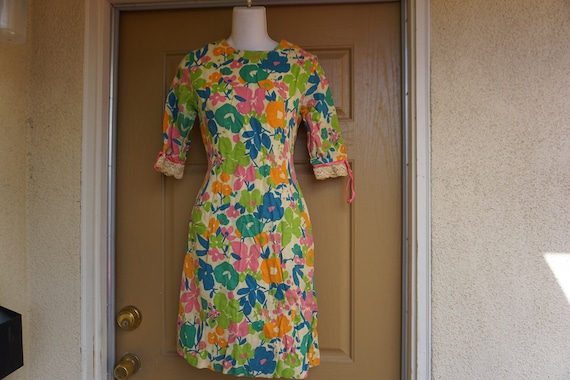 Vintage 1950s floral wiggle shift dress mid centu… - image 1