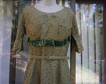 Large Vintage 1960s lace overlay green dress mid century with back metal zipper by Leslie Fay Large