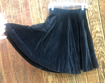 Black velvet 50s or 60s skirt size S small high waisted side metal zipper 1950s 1960s by Lee Mar