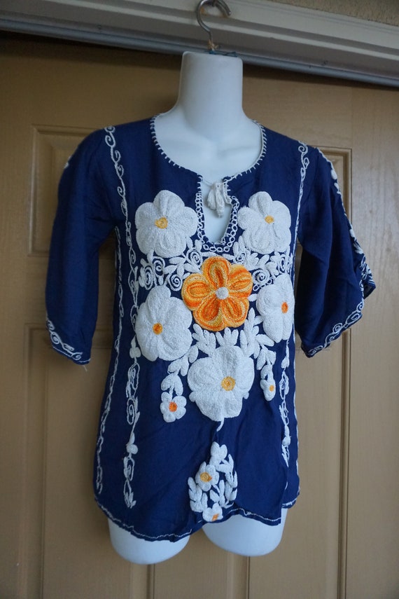 Vintage size small blouse with floral embroidery … - image 8