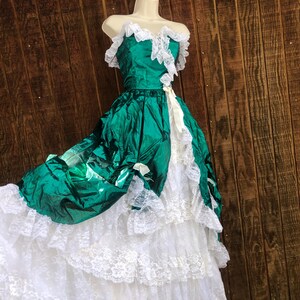 loralie prom dresses LORALIE VINTAGE BLACK VELVET & GREEN SKIRT PROM DRESS BUST 34 INCHES / WAIST 27 INCHES / LENGTH 45 INCHES . . 18 . = 500 THB . (shipping cost